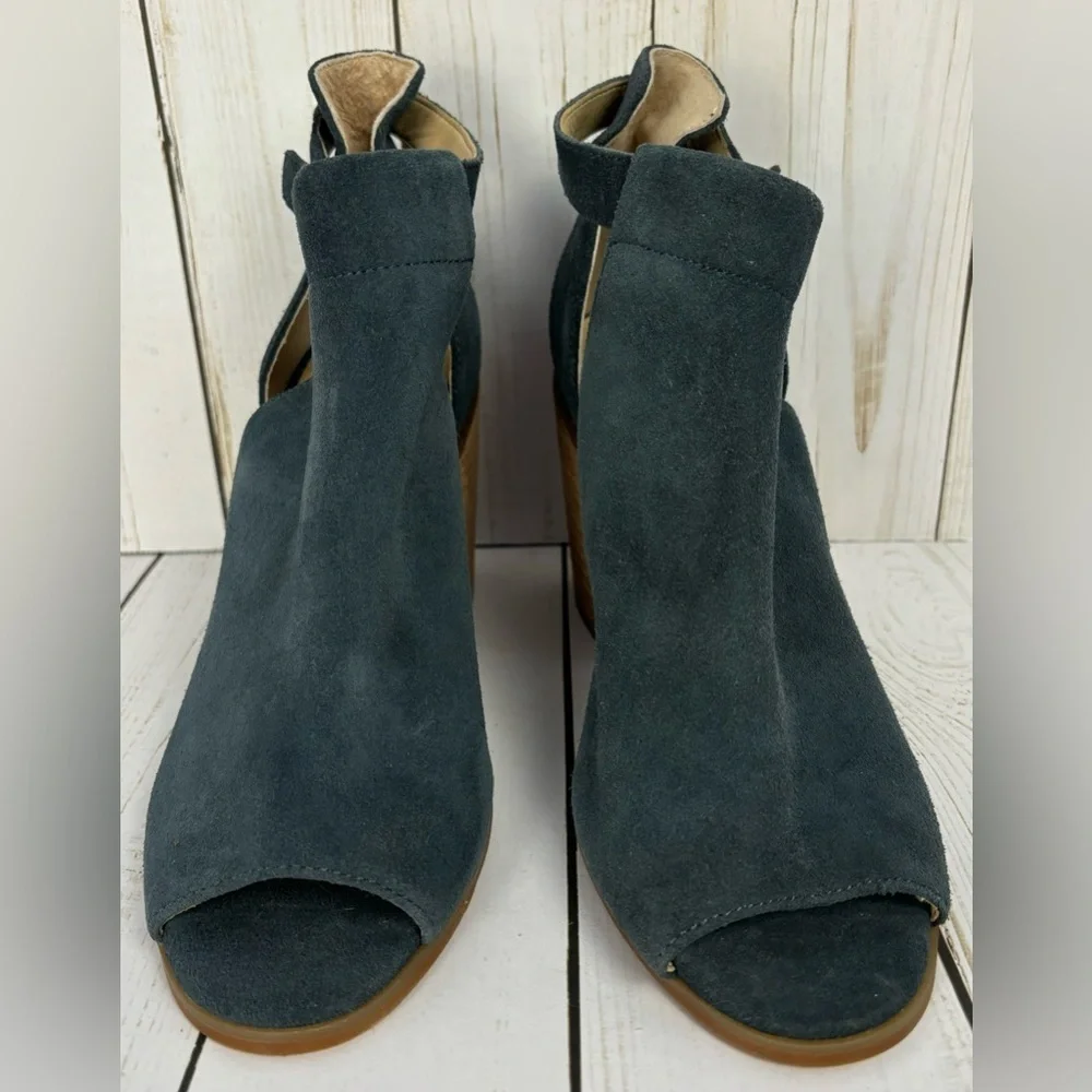 Sole Society Navy Blue Suede Peep‎ Toe Cutout Block Heel Booties Size 7M 37.5